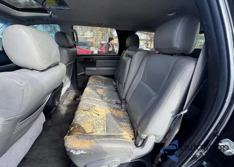 2012 Toyota Sequoia Sr5 z USA, uszkodzony, nr VIN 5TDBM5G17CS002449